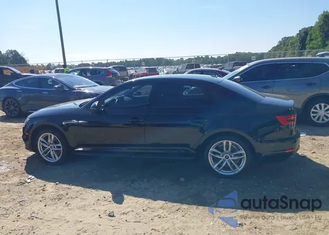 2017 Audi A4 2.0T Season Of Audi Ultra Premium z USA, uszkodzony, nr VIN WAUKMAF49HN055751